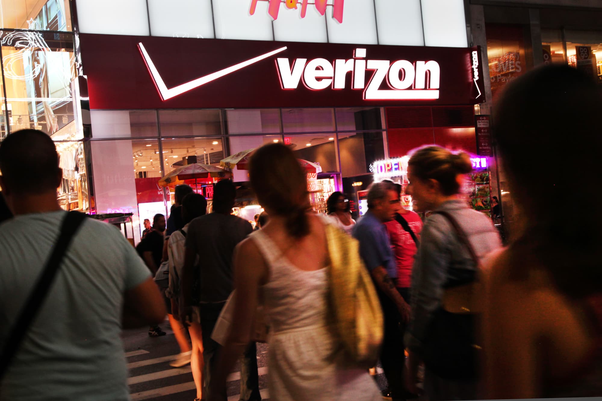 Image for Verizon weighs $10 Billion sale of enterprise assets [telecom] 