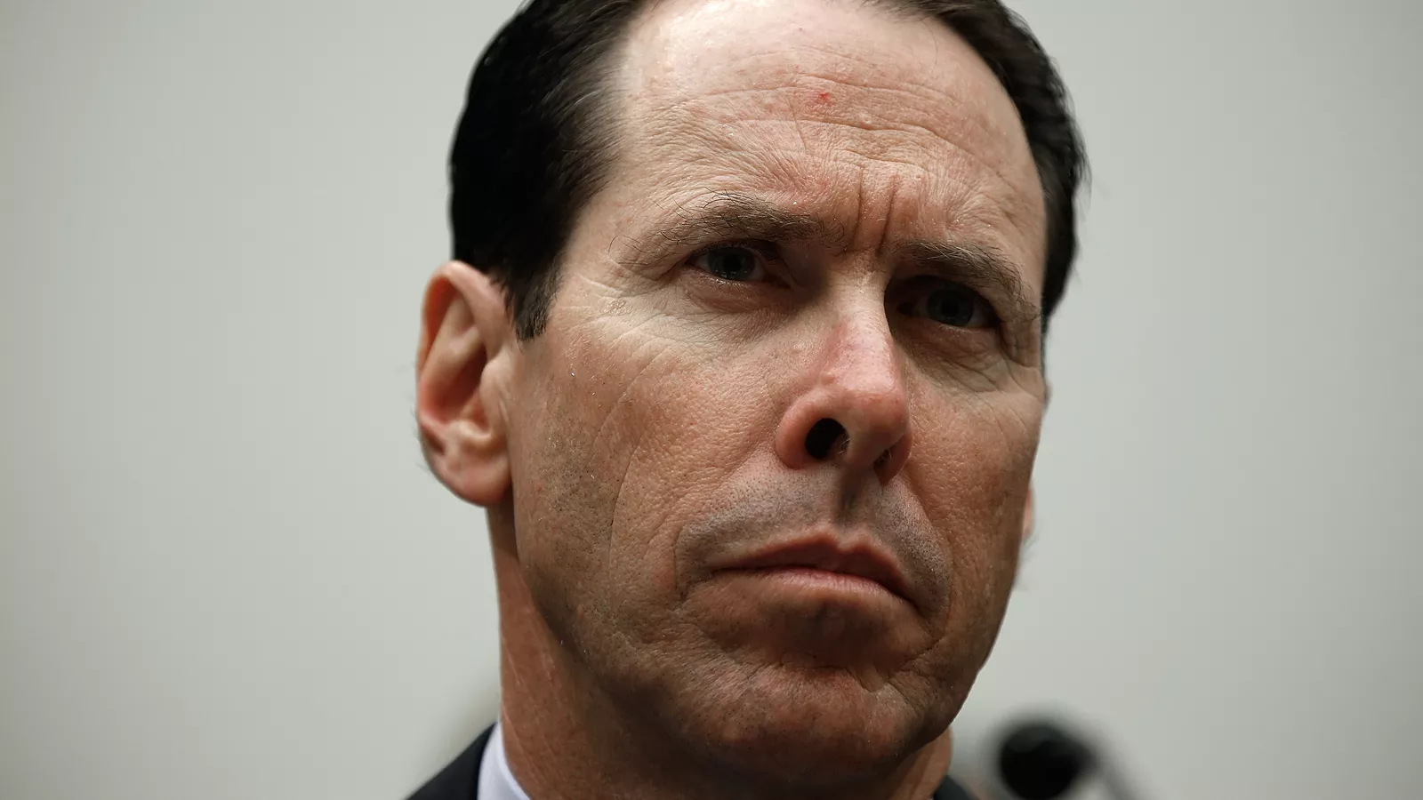 Image for AT&T's CEO says Tim Cook shouldn't have any say in encryption debate [telecom] 