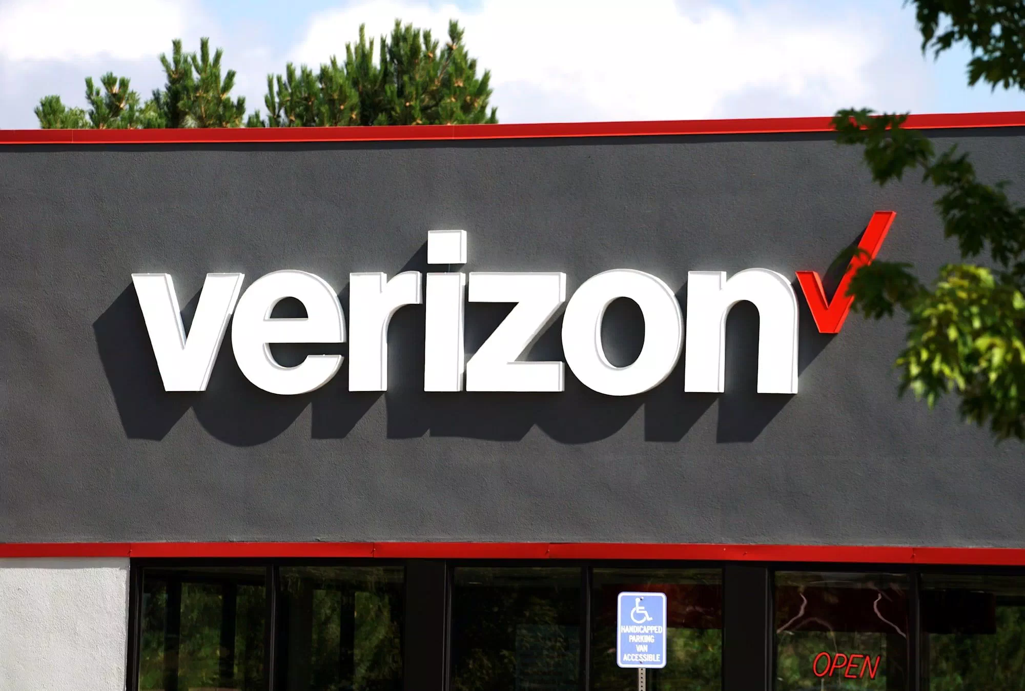 Image for Verizon's always-on throttling is an affront to customers and net neutrality [telecom] 