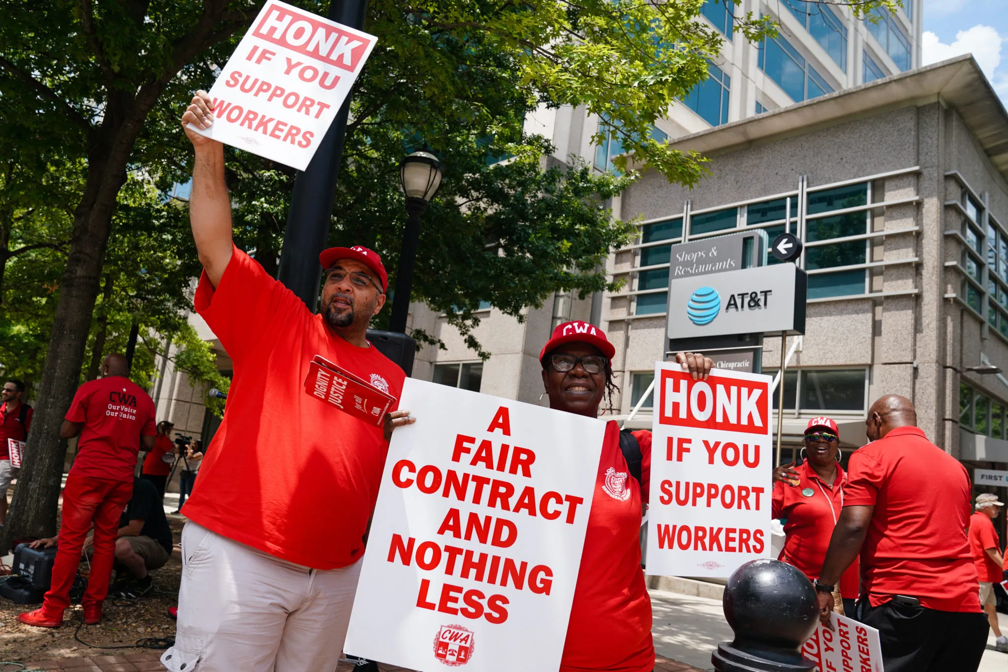Image for 20,000 AT&T workers in the South went on strike - and won [telecom] 