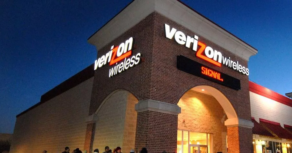 Image for Verizon brings back $20 activation fee for devices [telecom] 