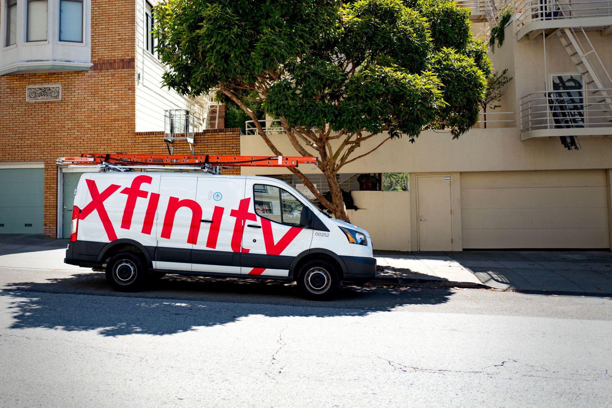 Image for Frustrated by internet service providers, cities and schools push for more data [telecom] 