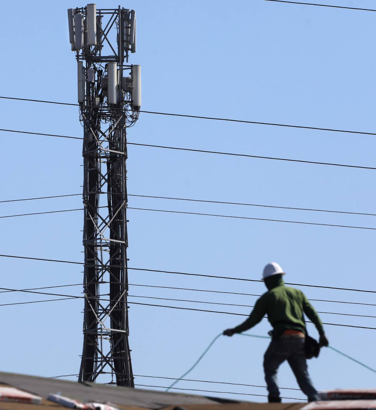 Image for Cellphone companies reveal plans to maintain wireless service during PG&E power outages [telecom] 
