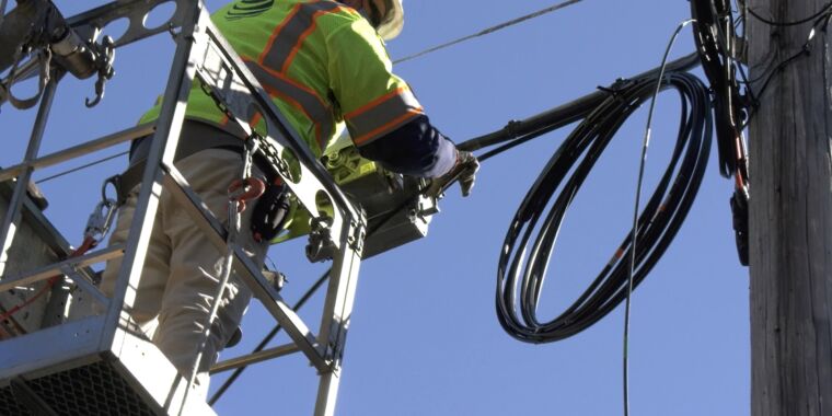 Image for AT&T promises fiber-to-the-home expansion in 90 metro areas this year [telecom] 