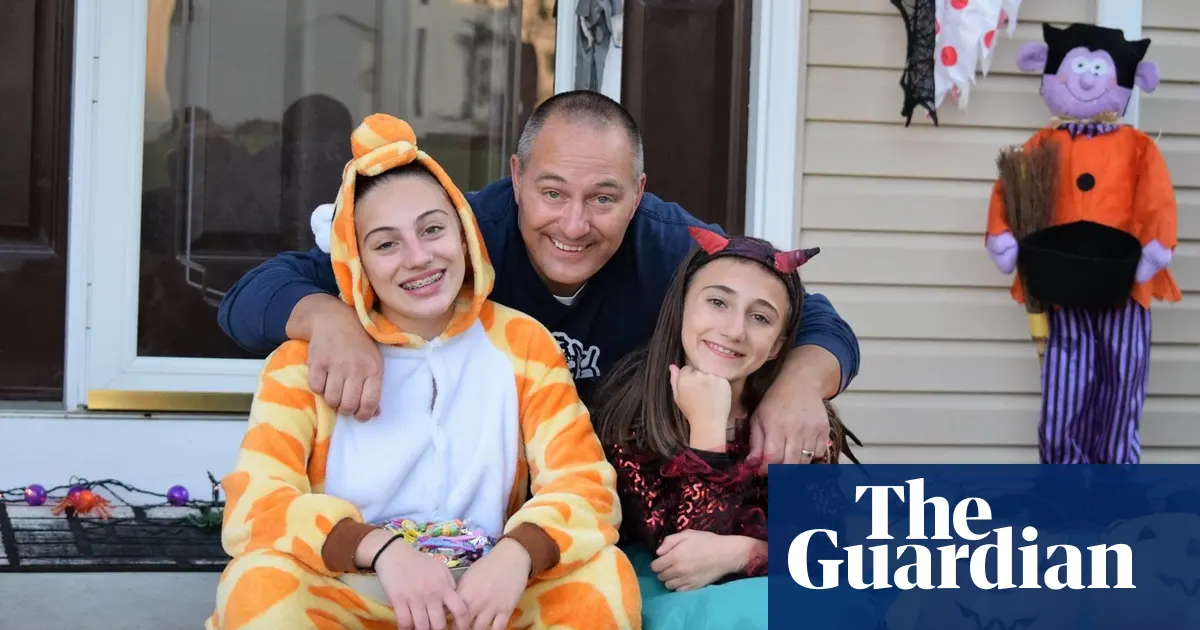 Image for Family sues Verizon after worker who 'wasn't given any PPE' dies of  Covid-19 [telecom] 