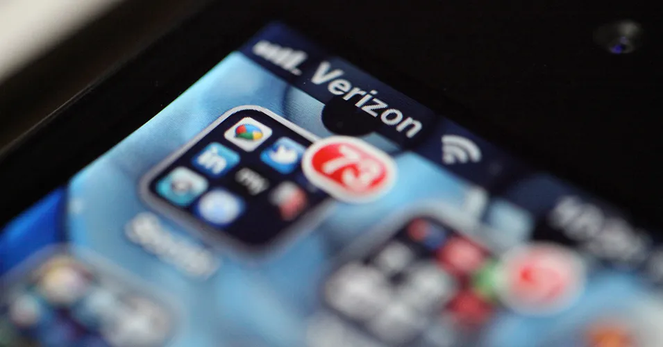 Image for Verizon and AT&T Are the Only Wireless Carriers Using "Perma-Cookies" [telecom] 