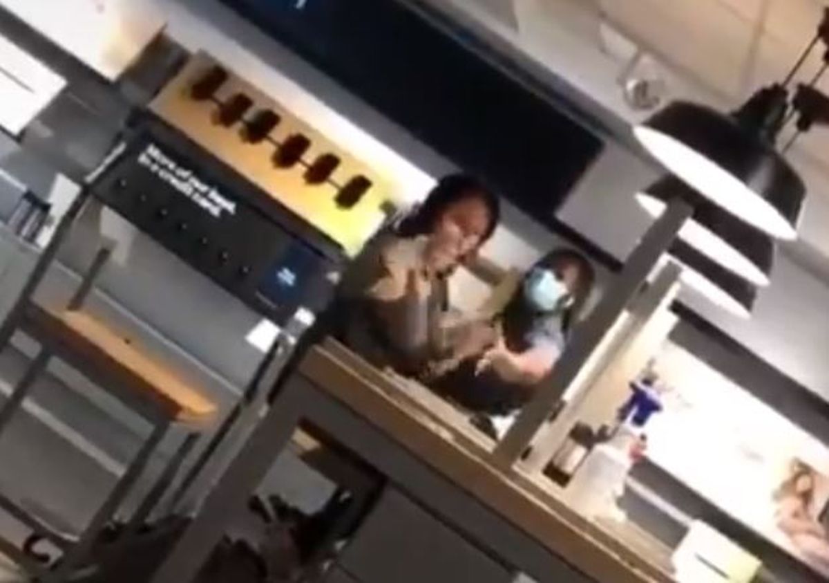 Image for Woman assaults NYC Verizon employee after refusing to wear mask, calls another employee a "fat ugly n----r" before storming out [telecom] 