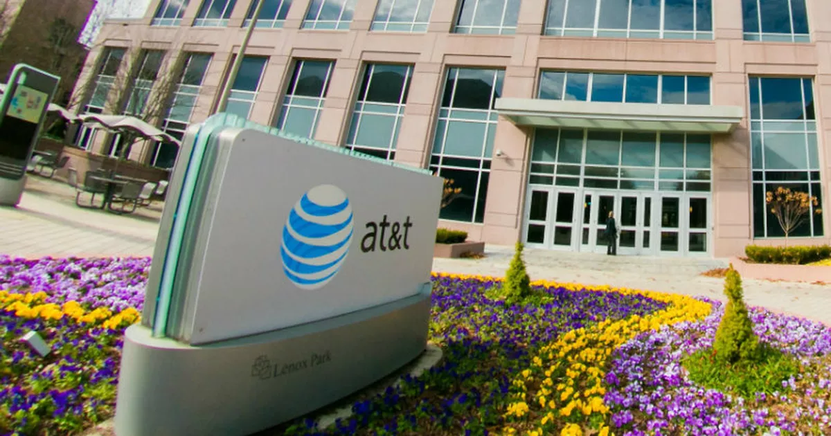 Image for AT&T shuffles leadership to tie video, mobile services together [telecom] 