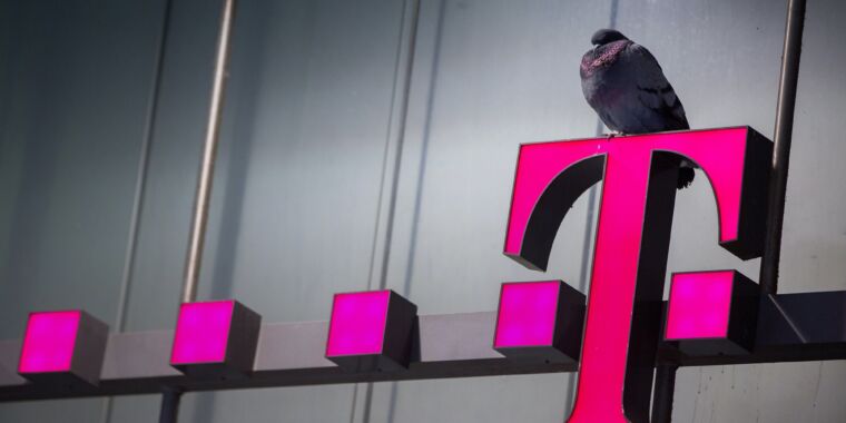 Image for If T-Mobile's Giant Outage Affected You, Now's Your CHance To Tell the FCC [telecom] 