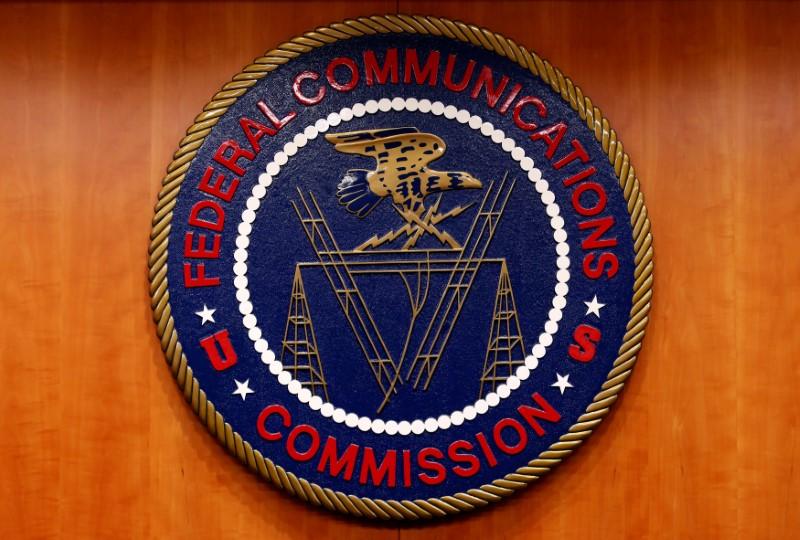 Image for FCC investigating website flaw that exposed mobile phone locations [telecom] 
