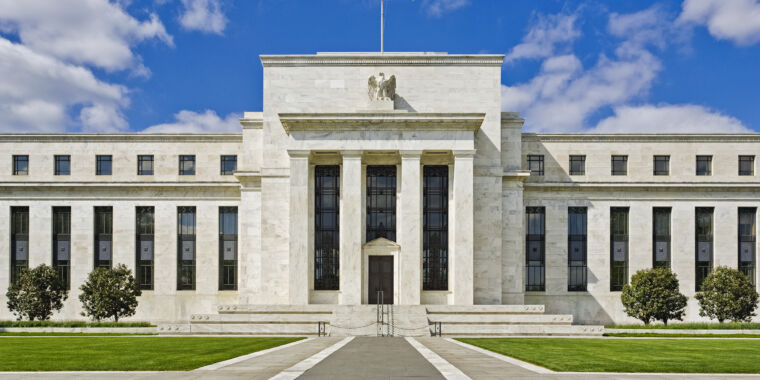 Image for Fed glitch shuts down wire transfers, direct deposits, other services [telecom] 