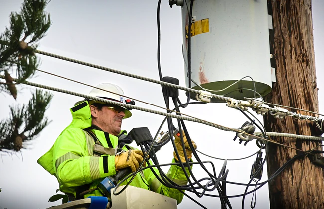 Image for WA: More lights are back on in the Salem area, but outages will linger in north Marion County [telecom] 