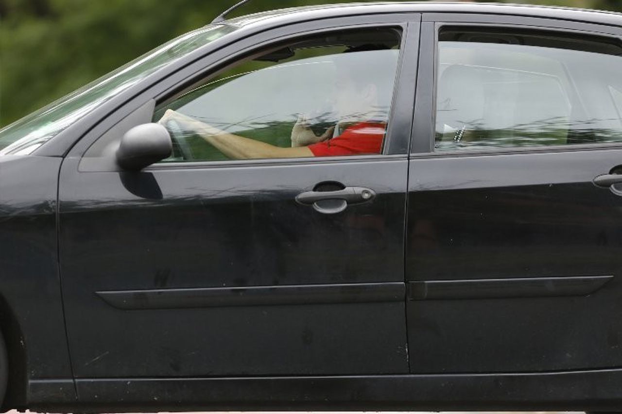 Image for Editorial calls for ban on all phoning when driving in NJ  [telecom] 