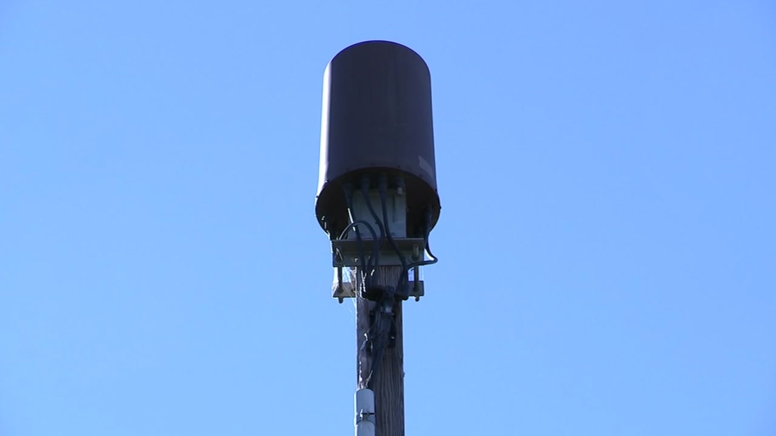 Image for Los Altos CA man leads effort to keep AT&T wireless nodes away from daughter's bedroom, neighborhood [telecom] 